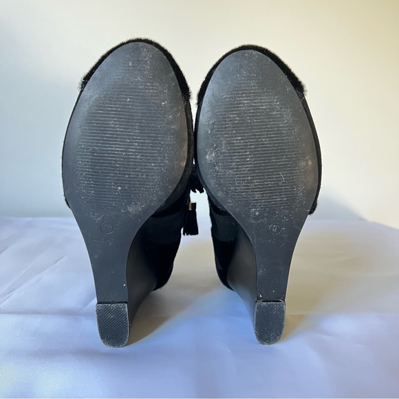 Moccasin Style Suede booties by marc. size 7 - Picture 6 of 10